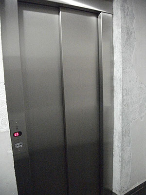 Portas de pavimento para elevadores